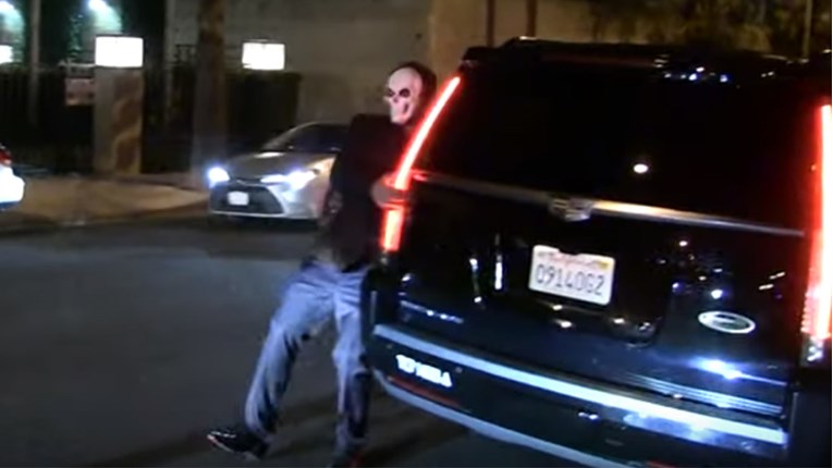 VIDEO Jedva je stajao na nogama: Ben Affleck pijan teturao po cesti